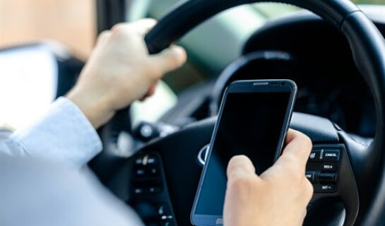 Nutzung Handy während Autofahrt über Freisprechanlage nur durch in der Hand halten nicht verboten