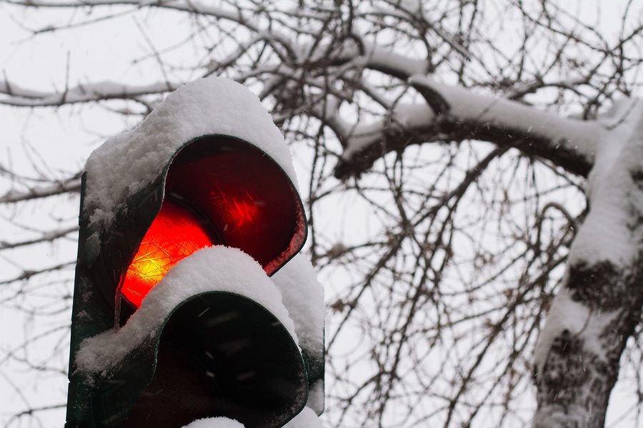 Nichtbeachtung des Rotlichts einer Lichtzeichenanlage wegen Straßenglätte