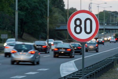 Fahrlässige Geschwindigkeitsüberschreitung -  kein Verkehrszeichen aufgestellt