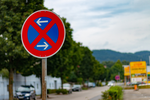 Parkverstoß – Halterfeststellungen durch Behörde - Nachforschungspflicht