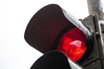 Verkehrsordnungswidrigkeit – notwendige Urteilsfeststellungen zu qualifiziertem Rotlichtverstoß