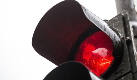 Verkehrsordnungswidrigkeit – notwendige Urteilsfeststellungen zu qualifiziertem Rotlichtverstoß