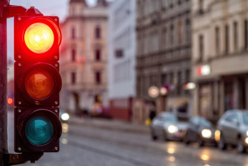 Rote Ampel überfahren - Welche Strafen drohen?