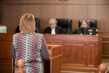 Vernehmung eines mitgebrachten gestellten Zeugen –  Aufklärungspflicht Gericht
