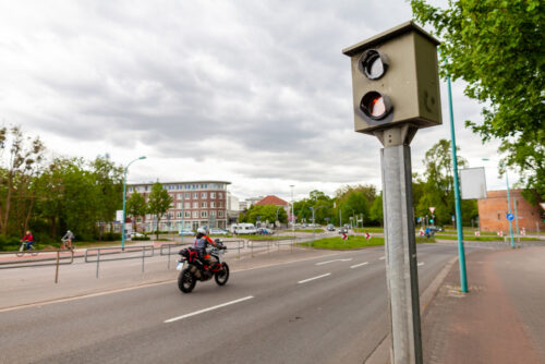 Geschwindigkeitsüberschreitung - Absehen von Fahrverbot