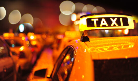 Rotlichtverstoß – Absehen von Fahrverbot bei Taxifahrer