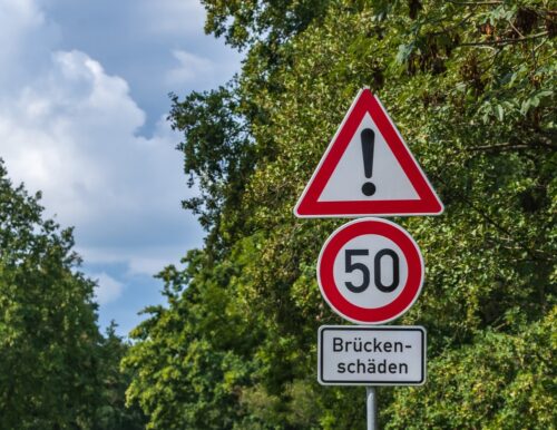 Geschwindigkeitsüberschreitung - Vorsatz bei Zusatzbeschilderung Straßenschäden