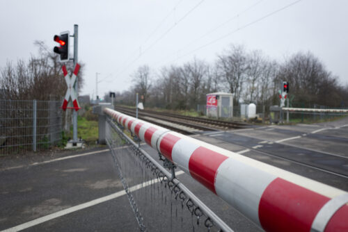 Fahrlässiges Überqueren eines Bahnübergangs trotz Wartepflicht