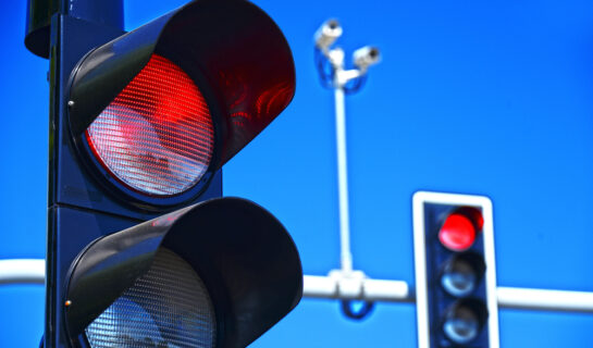 Rotlichtverstoß – Absehen von Fahrverbot bei Augenblicksversagen