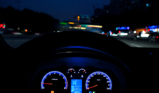Geschwindigkeitsmessung durch Nachfahren mit ungeeichten Tacho zur Nachtzeit