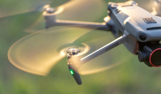 Drohne – Nichteinhaltung von Abstandsflächen und Überfliegen einer Menschenmenge