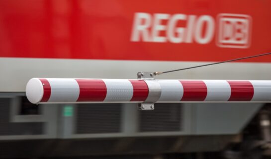 Strafen für das Überfahren von Bahnübergängen bei Rot
