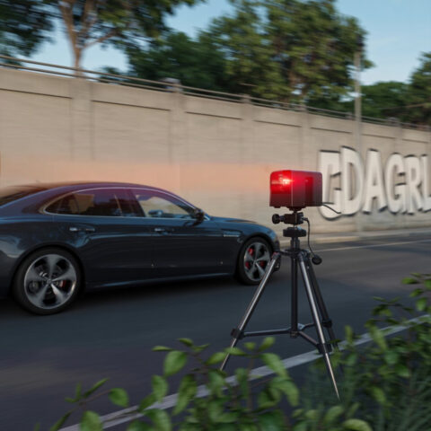 Geschwindigkeitsmessung in dem Moment als das Fahrzeug den Blitzer passiert
